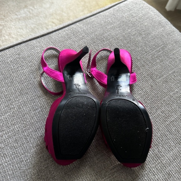 FIONI Magenta Ruffle Heels Size 8 - Picture 2 of 7